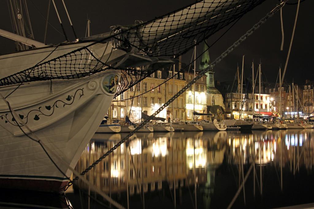 Entre Terre Et Mer Honfleur Exterior photo